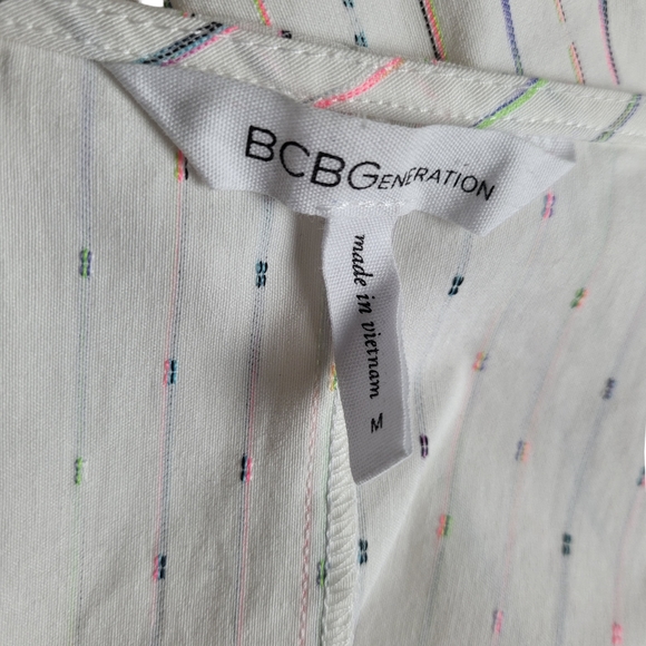 BCBGENERATION Top Blouse Sleeveless V Neck Stripes Ties White Sz Medium - Picture 7 of 8